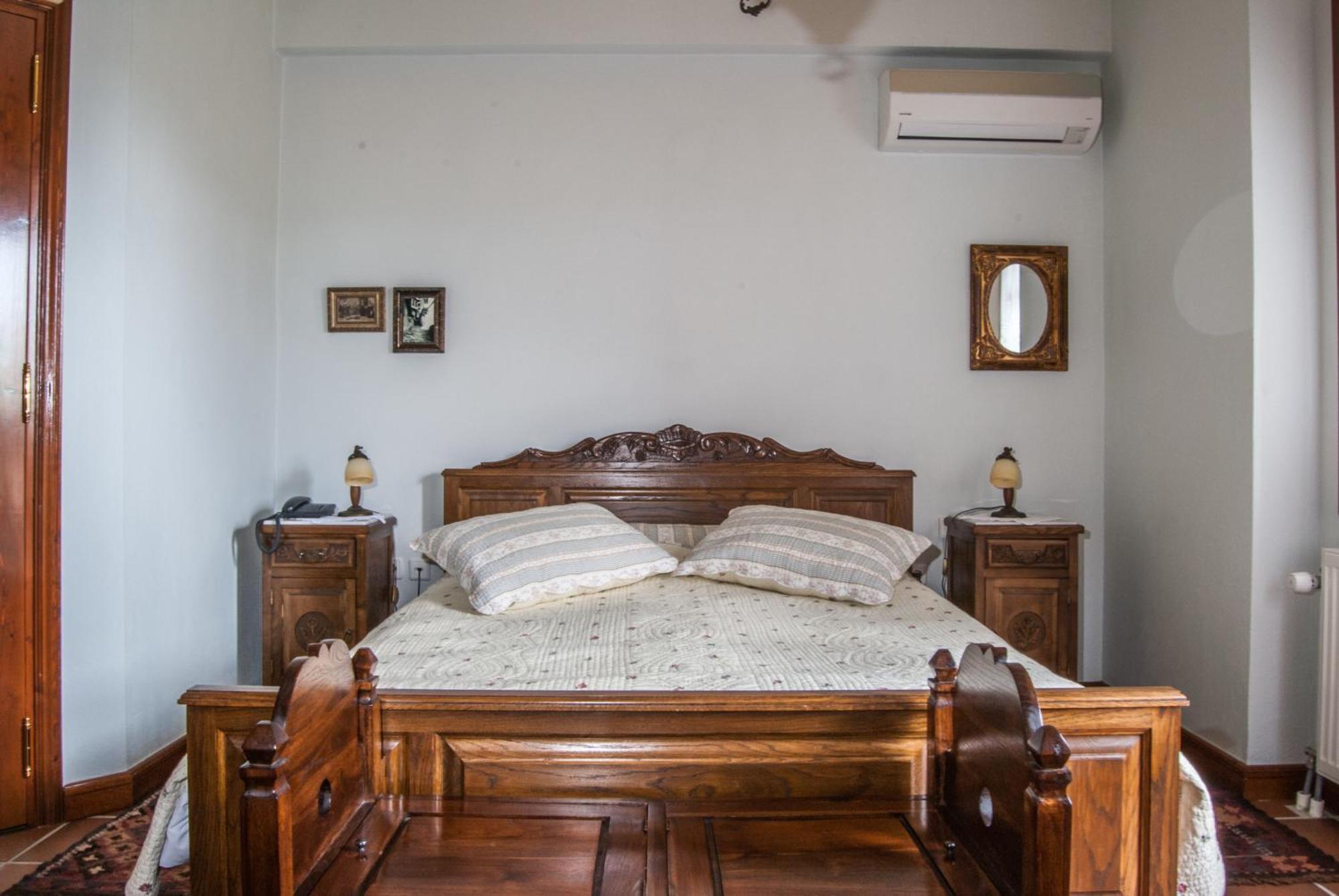 Viraggas Traditional Hotel Vrástama Pokoj fotografie